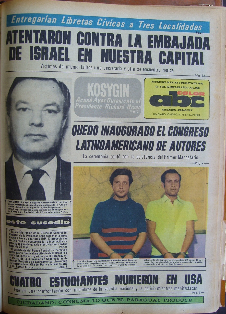 Newspaper front page with a headline in Spanish about an attack on the Israeli embassy.